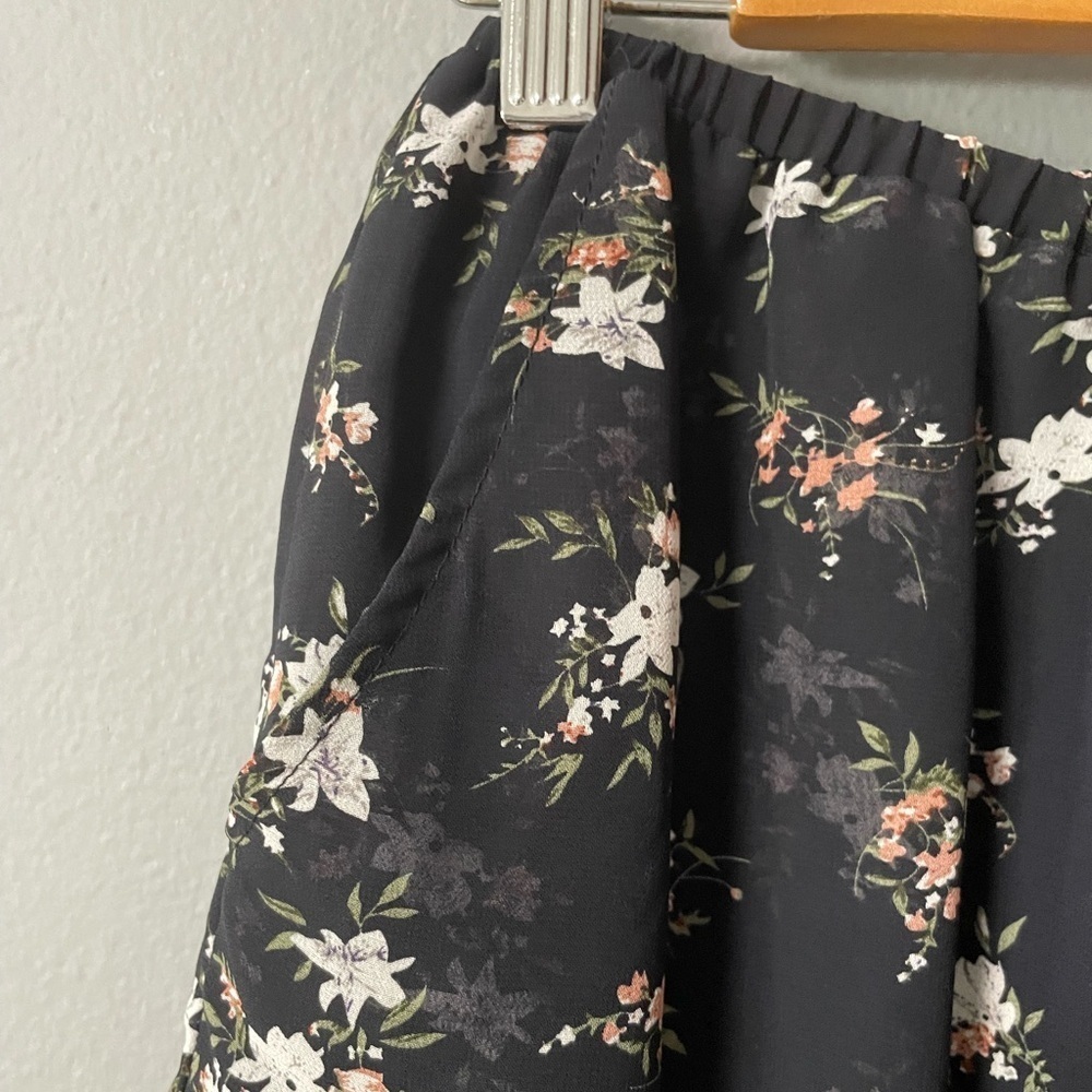 Hey Babe boho black floral printed sheer kimono and lined shorts set. Size Small - Picture 6 of 11